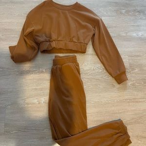 Two piece brown cropped set - Never Worn - Size S/M